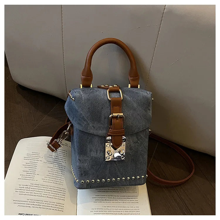 Fashionable Small Shoulder Bag, Chic Crossbody & Handheld Clutch